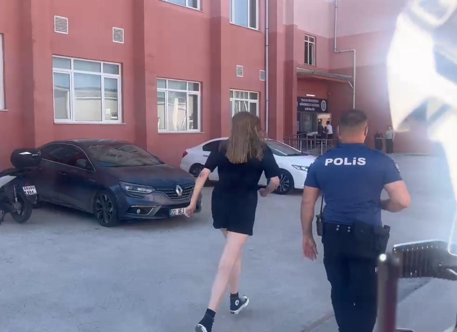 Edirne’de Yükseköğretim Kurumları Sınavı'nın (YKS) ilk oturumu olan Temel Yeterlilik Testi (TYT) öncesi adeta bir zamanla yarış yaşandı. 